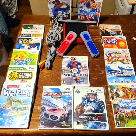 Nintendo Wii Mini console with all original accessories & 15 Games - Picture 1 of 12